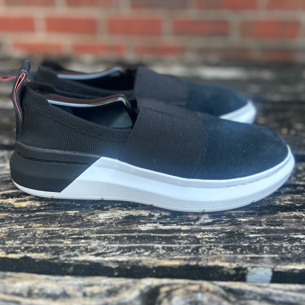 Under Armour Sportswear Women’s Sz 7.5 Black Suede Slip On Sneakers Shoes G2